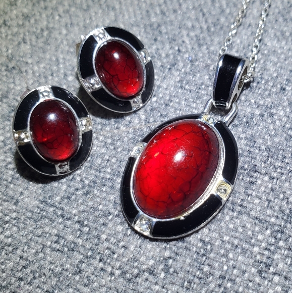 *NWOT* Avon - Vintage SHA Red Stone Necklace and Stud Earrings - Picture 1 of 12